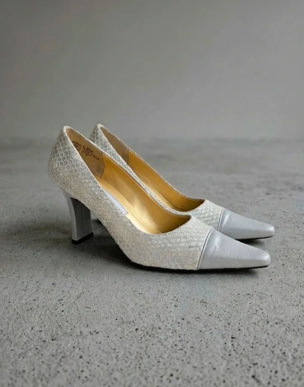 Bellini Trisha 219 White Pointed Toe Heels Pumps - Size 6M